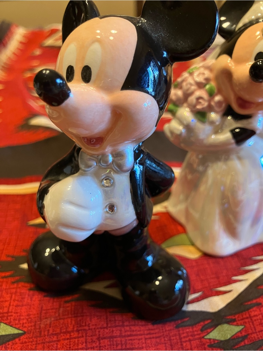 Micky and Minnie Salt & Pepper Shakers 4” - Picture 4 of 12